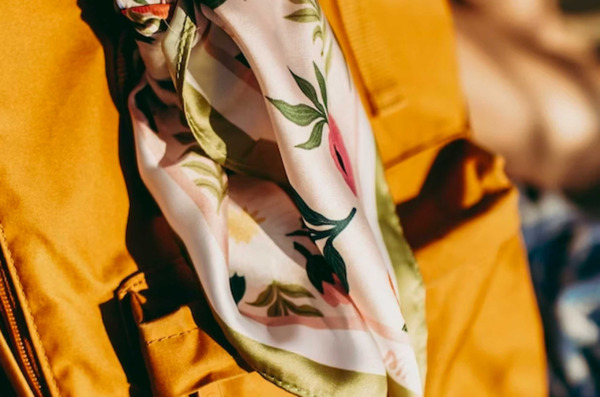 Foulard personnalisé grâce à l'impression sur tissu